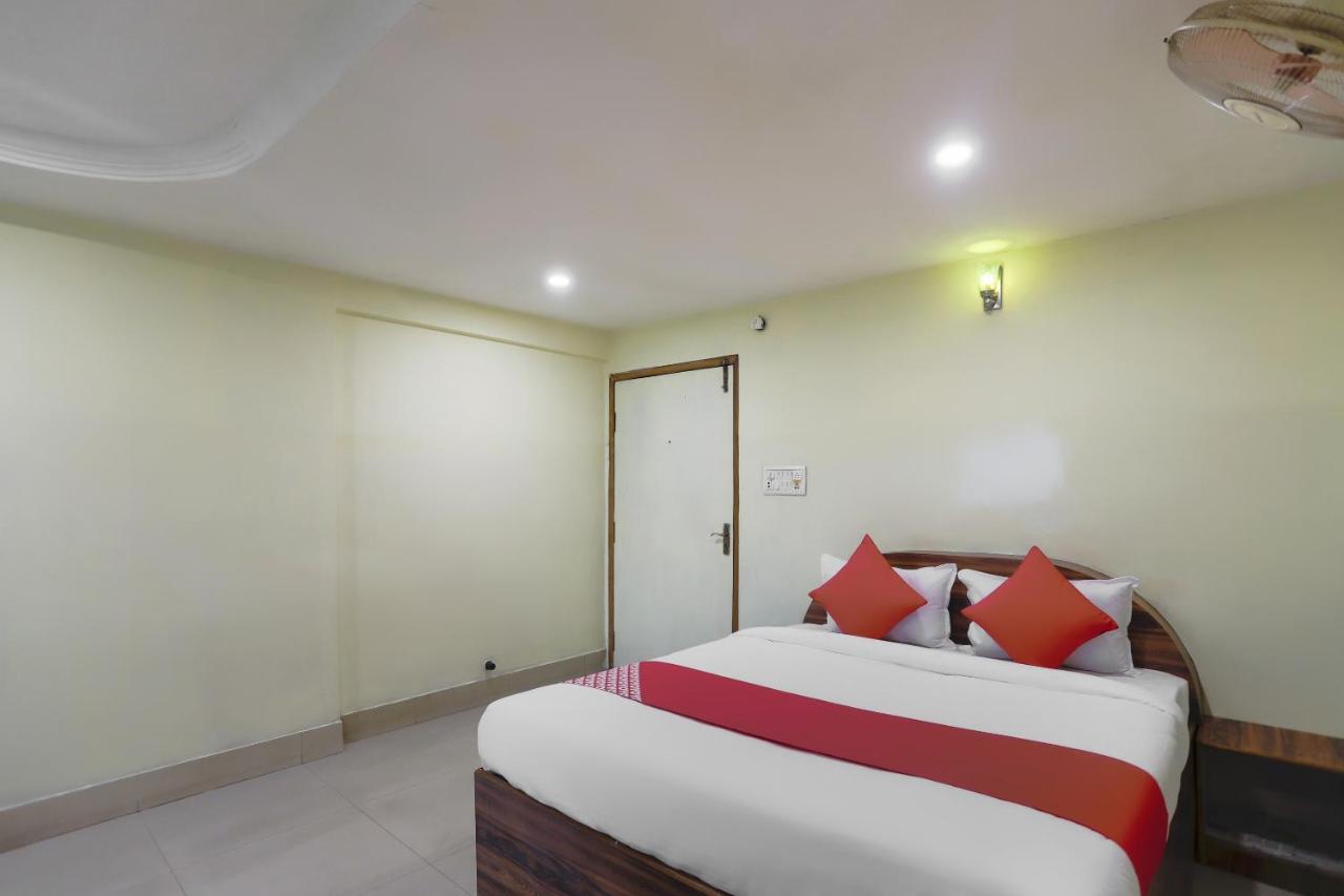 ורנאסי Oyo 70146 S S P Guest House מראה חיצוני תמונה